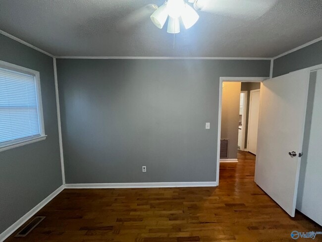 Building Photo - 212 Cherry St NW