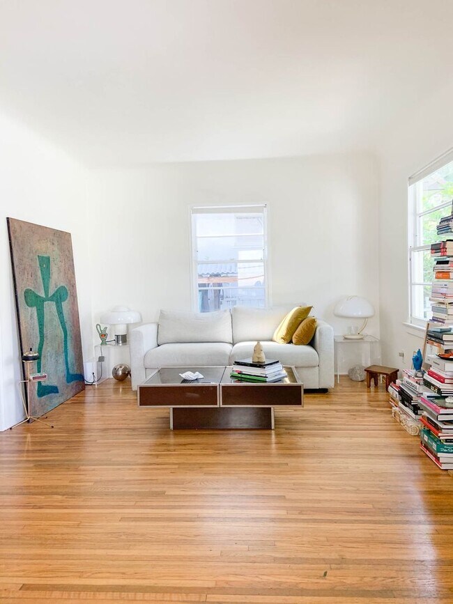 Building Photo - VENICE BEACH COTTAGE