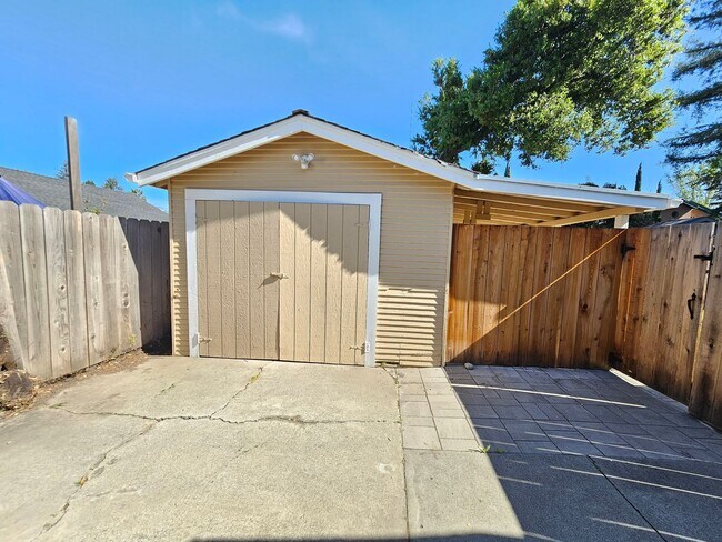 Building Photo - Beautiful Palo Alto Bungalow