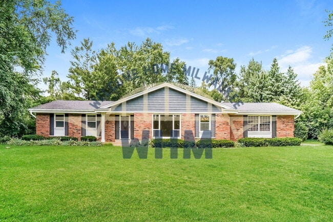 Primary Photo - 825 Poplar Creek Dr