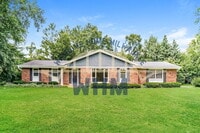 Building Photo - 825 Poplar Creek Dr
