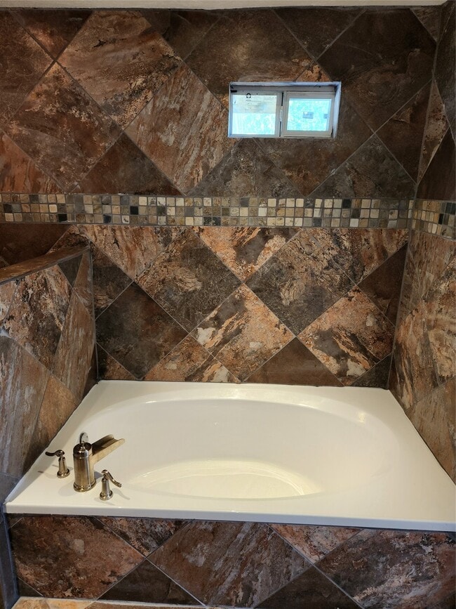 Building Photo - 505 Connie St