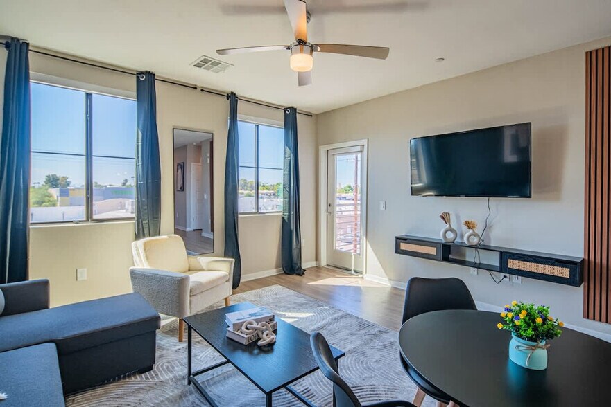 Building Photo - 730 E Marlette Ave