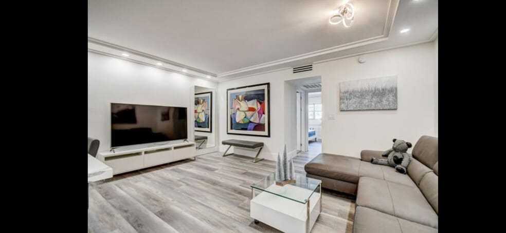 Building Photo - 100 Royal Palm Way