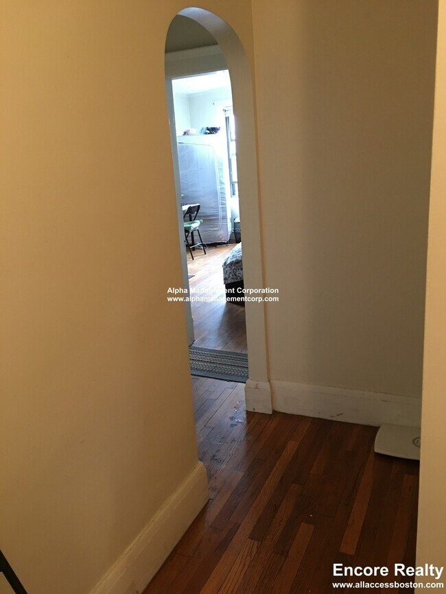 Building Photo - 349 Pleasant St