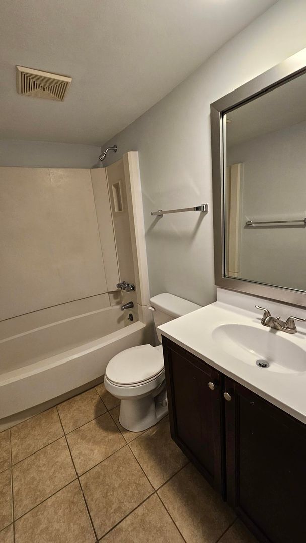 Building Photo - Modern Open Floor Plan with Expansive Great Room!