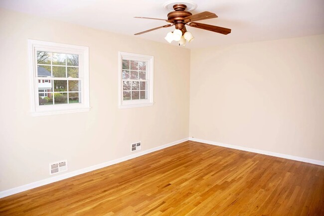 Building Photo - 15 Van Wyck Dr