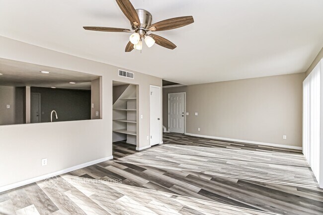 Building Photo - 2717 W Estrella Dr