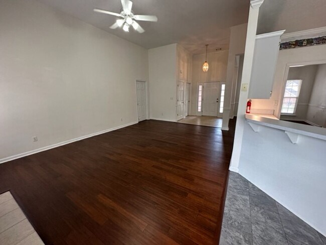 Building Photo - 701 Spalding Ct
