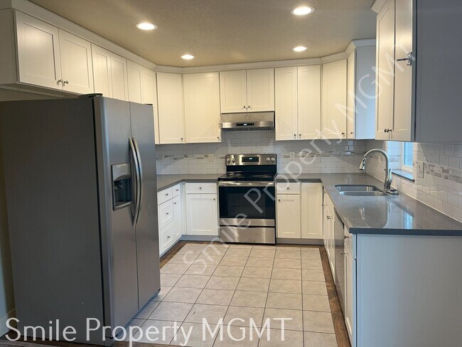 Building Photo - single house