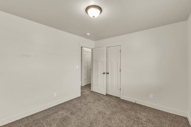 Building Photo - 4 Bedroom 3 Bathroom Home in Springville!