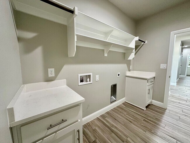 Building Photo - 8618 Alnwick Dr