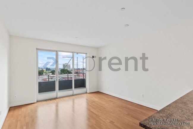 Building Photo - Unit 604