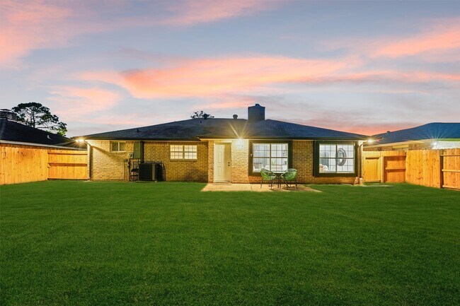 Building Photo - 15439 Indian Woods Dr