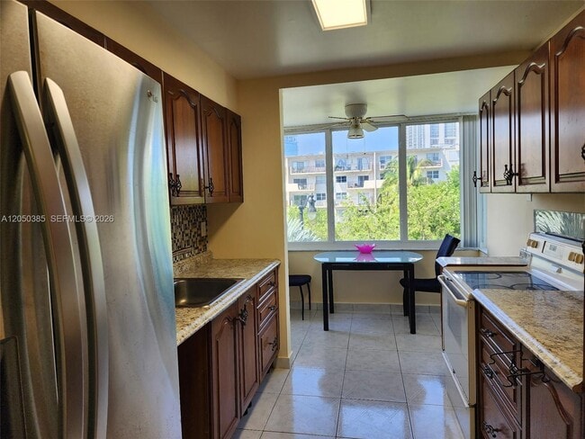 Building Photo - 250 180th Dr