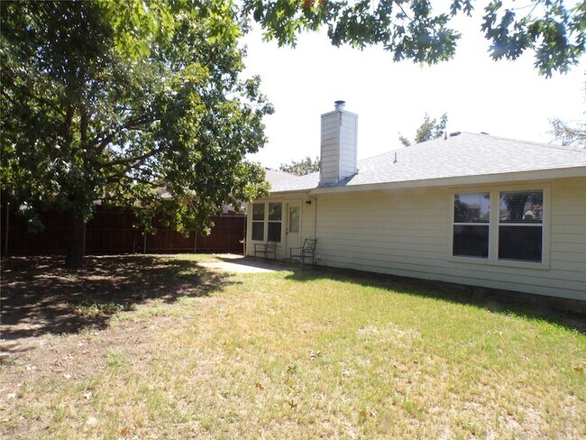 Building Photo - 2612 Sierra Dr