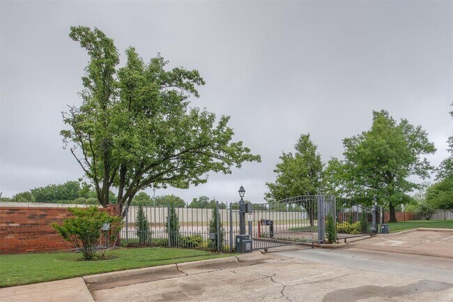 Building Photo - 6500 N Grand Blvd