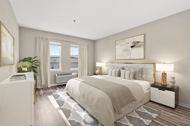 Building Photo - 905 River Rd