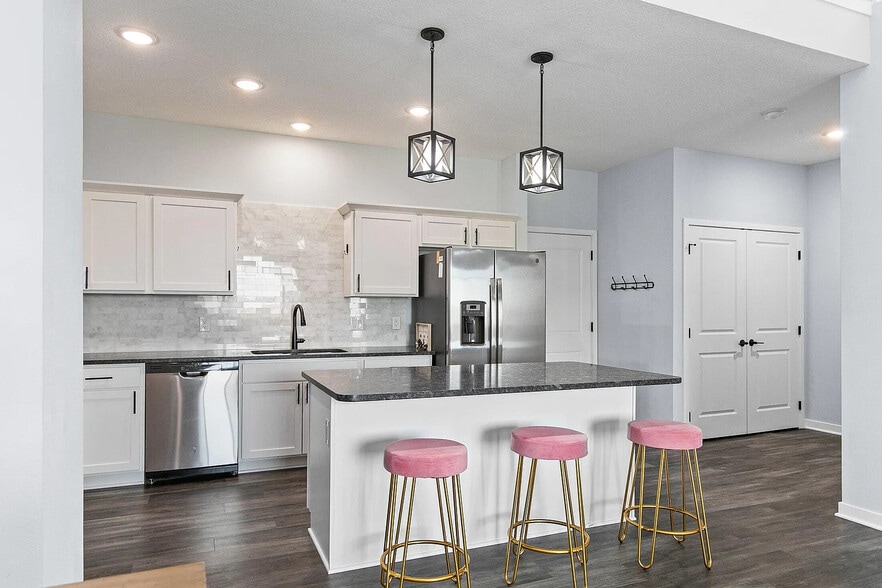 Building Photo - 481 10th St