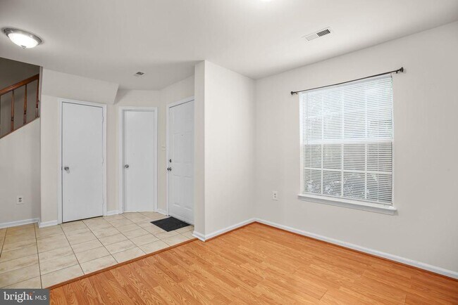 Building Photo - 502 Wind Ridge Dr