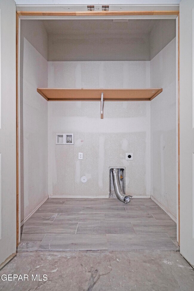 Building Photo - 12049 Hidden Gdns