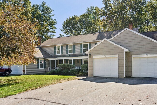 Primary Photo - 7 Dunnhill Dr