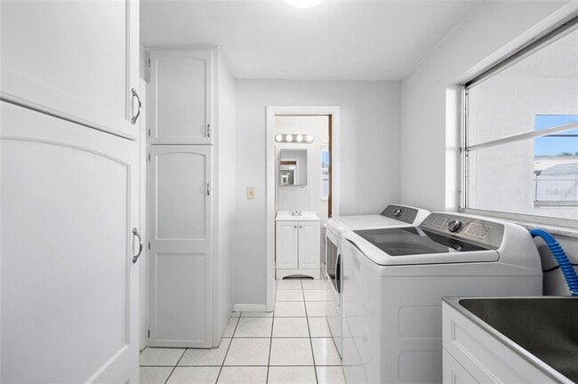 Building Photo - 11095 56th Ave N