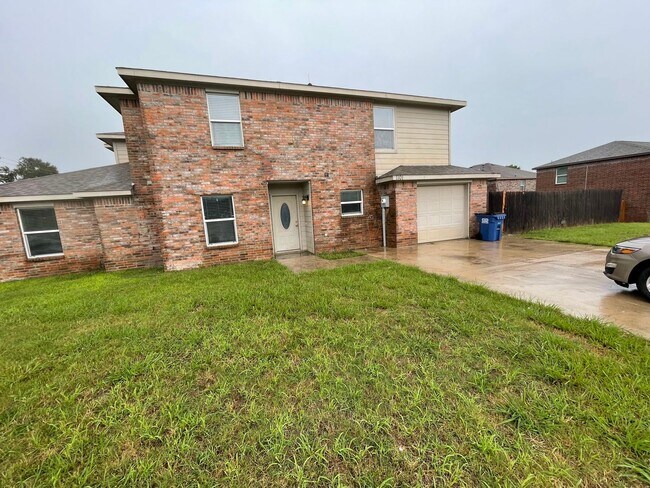 Building Photo - 1101 Parkview Dr