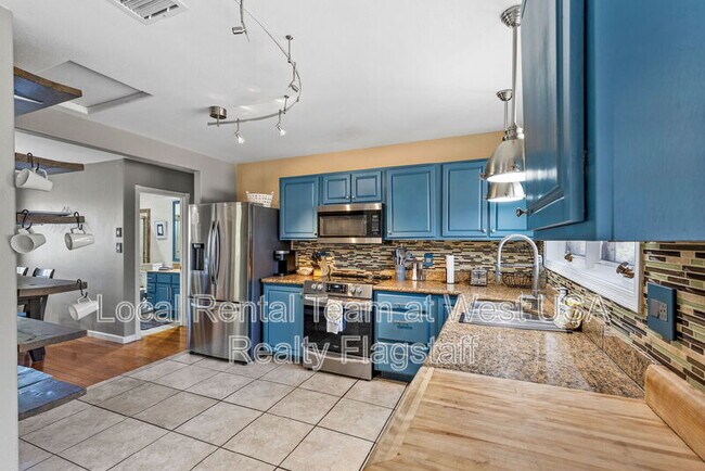 Building Photo - 1720 N Doral Way