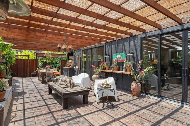 Building Photo - 307 Bodega Ave