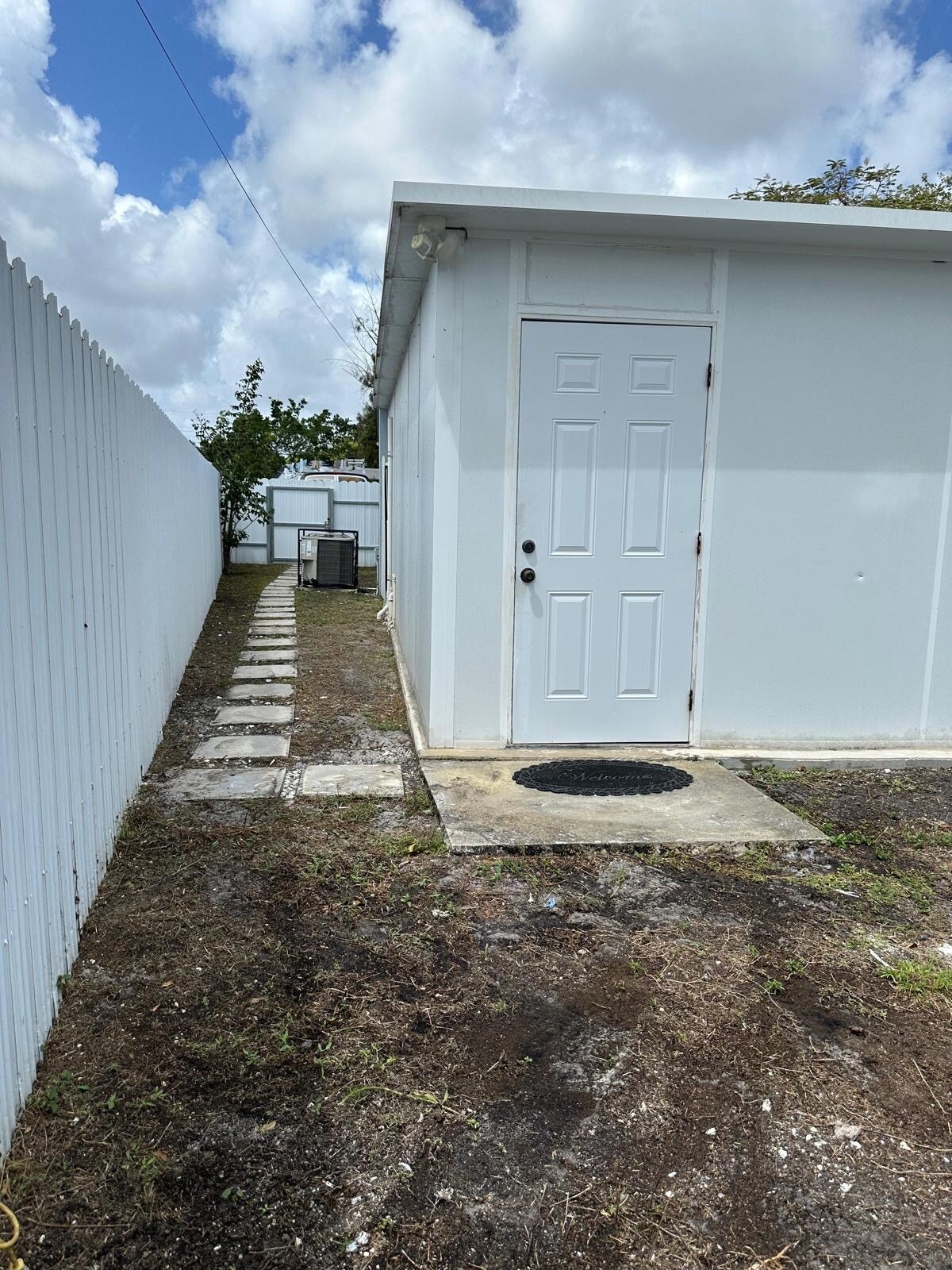 Building Photo - 841 N 69th Ave