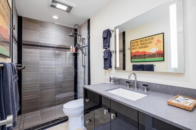 Building Photo - 1173 E Alejo Rd