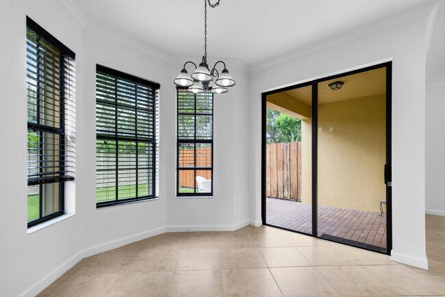 Building Photo - 10384 Wellington Parc Dr