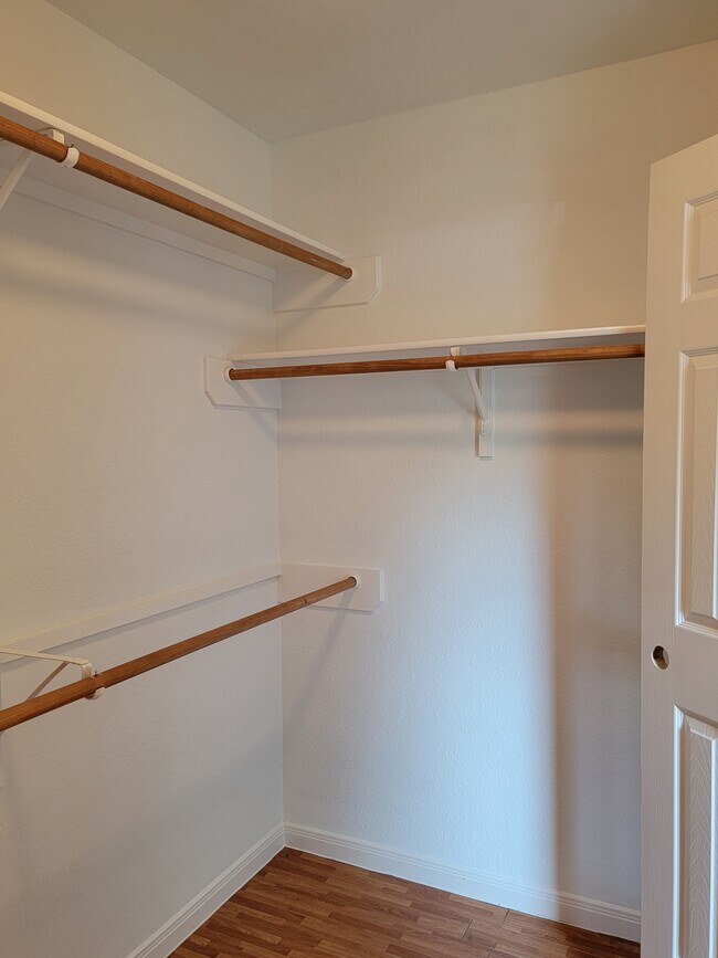 large walk-in closet - 21563 Lexor Ct