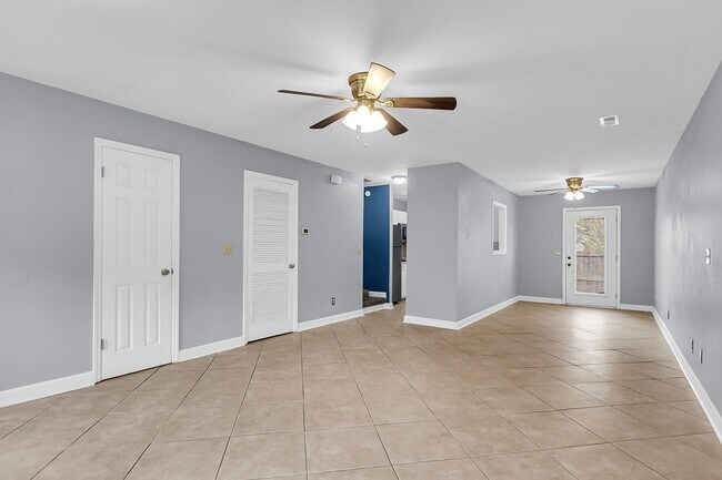 Building Photo - 206 Pine Shadow Dr