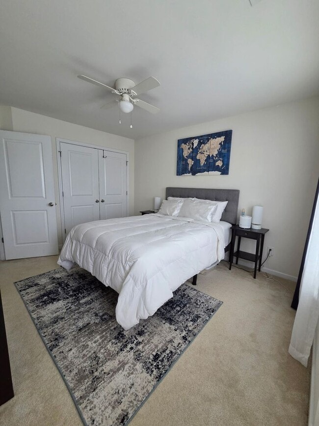 Building Photo - Well Maintained Large townhome in Steele Creek