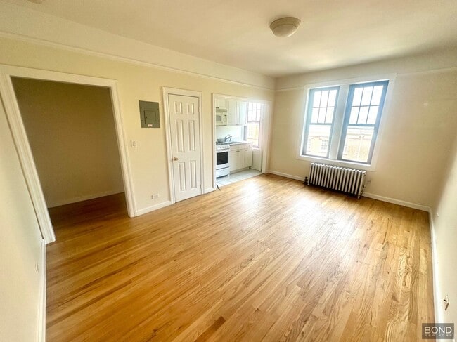 Primary Photo - 218 W 10th St