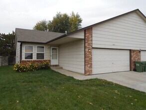 Building Photo - Three Bedroom Duplex in Greeley