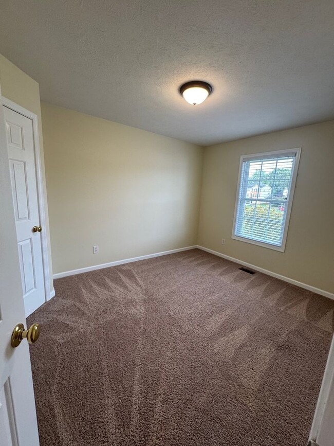 Building Photo - Taylor Spring Townhouse With Garage and Basement