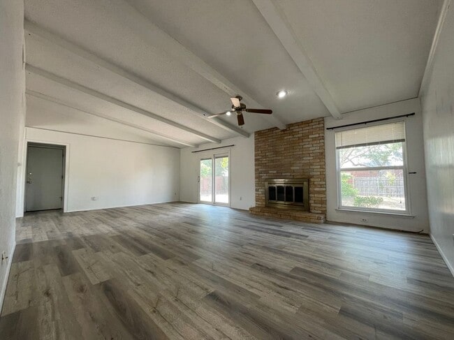 Building Photo - 8704 Black Oak St