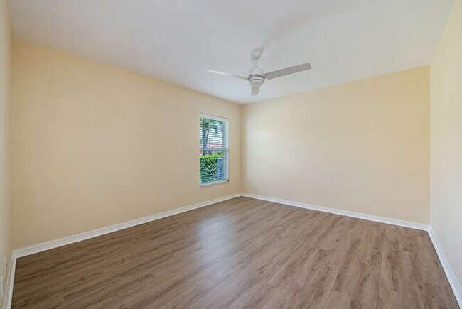 Building Photo - 2271 Grove Dr
