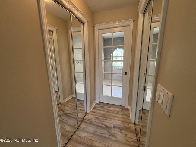 Building Photo - 20 Clarendon Ct N