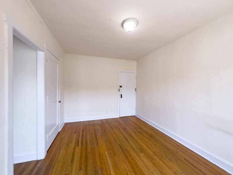 Building Photo - 3308 W Schubert Ave