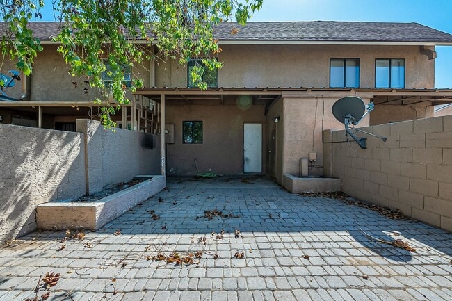 Building Photo - 5869 N 59th Dr