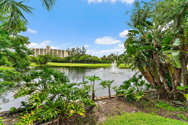 Building Photo - 2505 Fairway Dr N