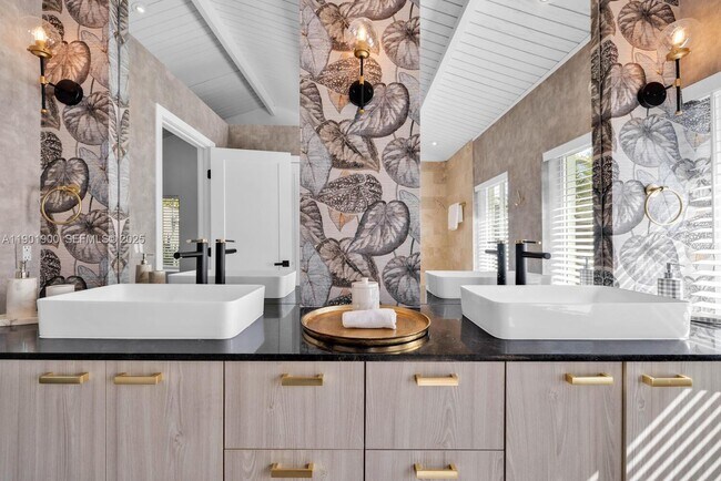 Building Photo - 901 NW 7th Street Rd