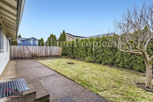 Building Photo - Lovely 3-Bedroom Hillsboro Home with A/C!