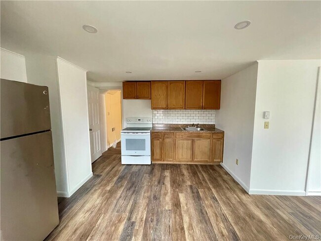 Building Photo - 5 Frances Dr