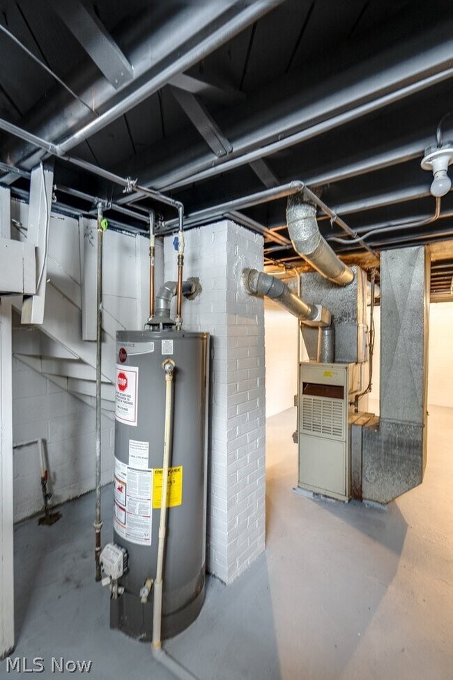 Building Photo - 9809 Way Ave