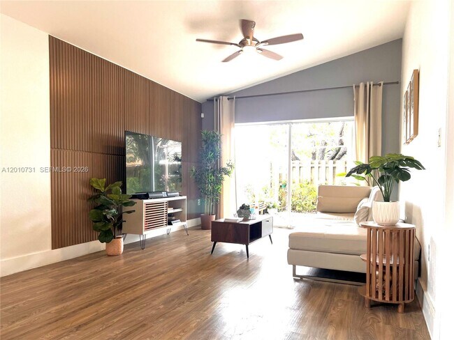 Building Photo - 16410 Sapphire Bend